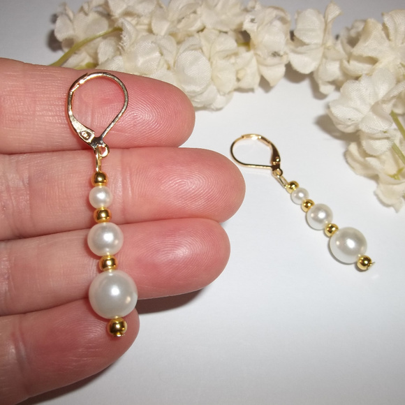 CLEARANCE! PRICE IS FIRM! Simple White Pearl Costume Jewelry Earrings 4978 - Picture 5 of 8